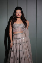 Load image into Gallery viewer, Izumi - Label Prerna Mehra