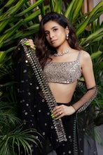 Load image into Gallery viewer, Melania - Label Prerna Mehra