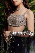 Load image into Gallery viewer, Melania - Label Prerna Mehra