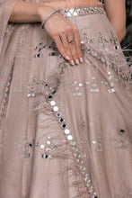 Load image into Gallery viewer, Izumi - Label Prerna Mehra