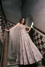 Load image into Gallery viewer, Izumi - Label Prerna Mehra
