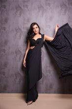 Load image into Gallery viewer, Sukhmani Gambhir in Label Prerna Mehra
